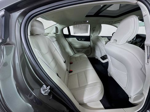 Used 2021 Volvo S60 T5 Inscription image 27