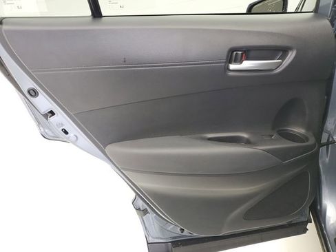 Used 2023 Toyota Corolla Cross XLE w/ Convenience Package FWD image 16