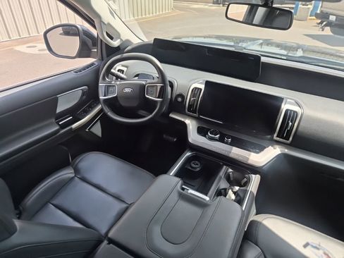 Used 2025 Ford Expedition Max Active AWD/4WD image 13