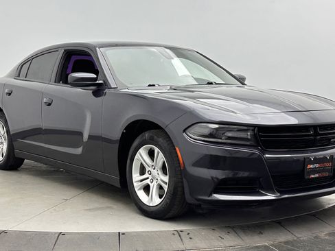 Used 2019 Dodge Charger SXT image 3
