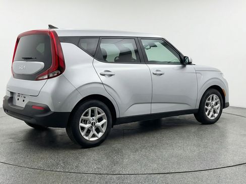Used 2025 Kia Soul LX w/ LX Technology Package image 9