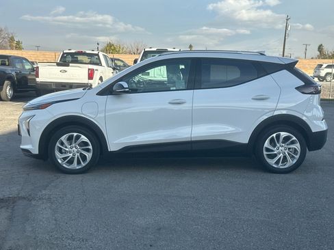 Used 2022 Chevrolet Bolt EUV LT w/ Comfort Package image 7
