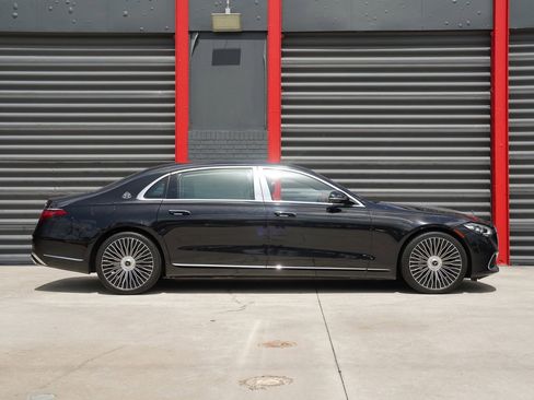 Used 2024 Mercedes-Benz Maybach S 580 4MATIC w/ Manufaktur Leather Package image 11