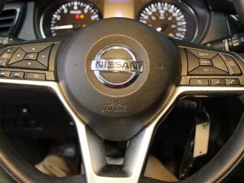 Used 2018 Nissan Rogue S FWD image 18