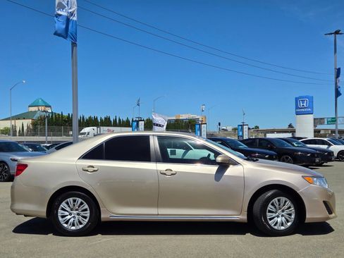 Used 2012 Toyota Camry LE FWD image 8