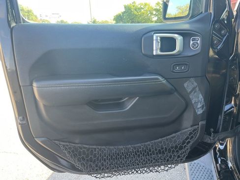 Used 2018 Jeep Wrangler Unlimited Sahara image 26