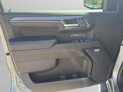 Used 2024 GMC Sierra 1500 AT4 w/ Technology Package AWD/4WD image 17