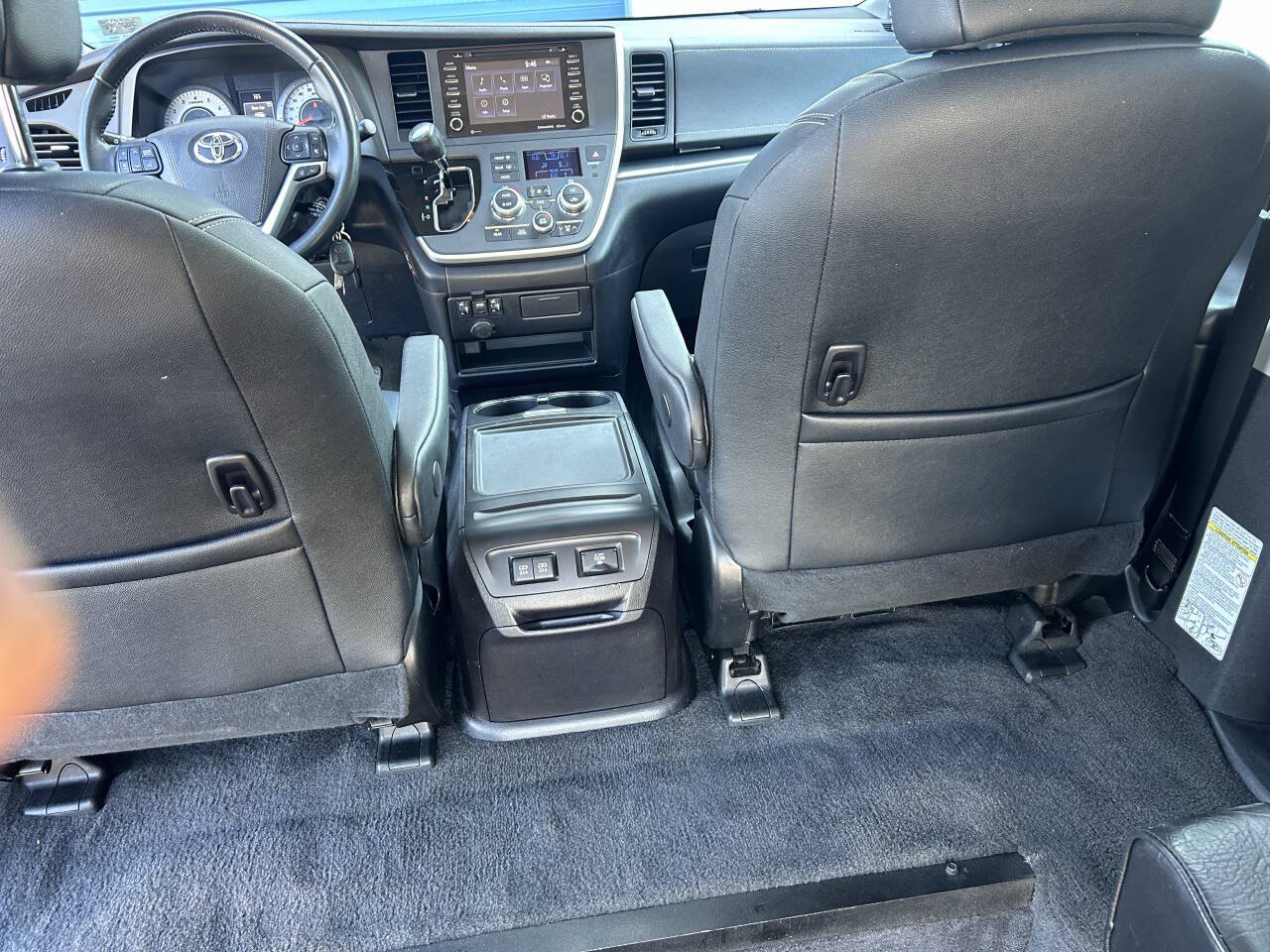 Used 2020 Toyota Sienna SE FWD image 31