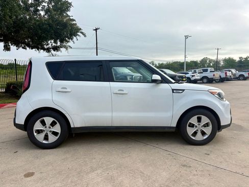 Used 2016 Kia Soul FWD image 2