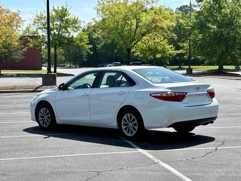 Used 2017 Toyota Camry LE FWD image 4