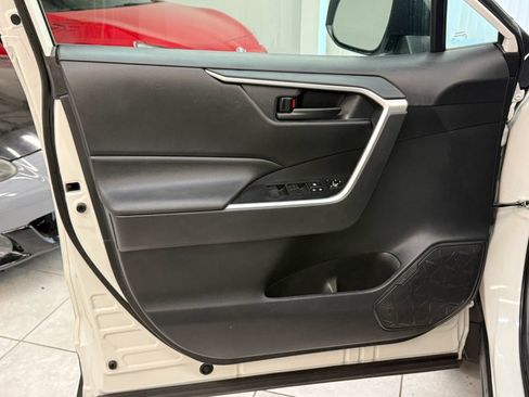 Used 2019 Toyota RAV4 LE w/ Carpet Mat Package AWD/4WD image 16