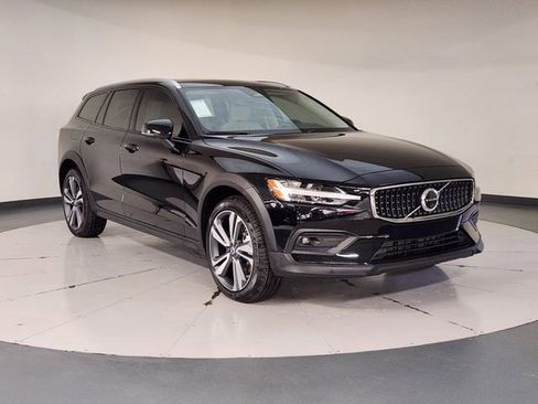 New 2026 Volvo V60 B5 Cross Country Plus w/ Protection Package Premier AWD/4WD image 7