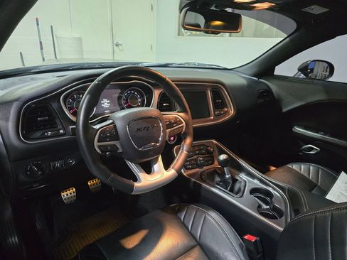 Used 2016 Dodge Challenger SRT w/ Technology Group image 9