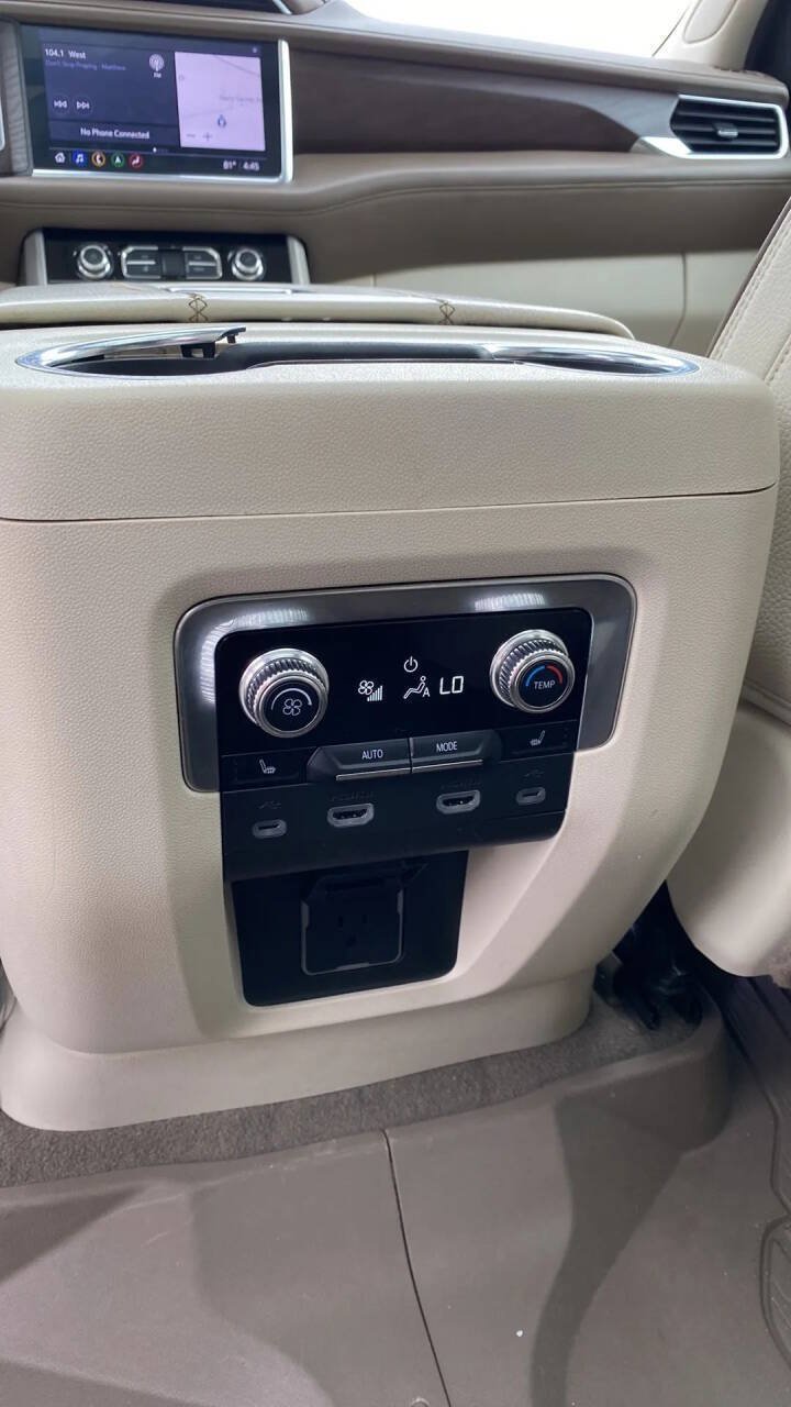 Used 2021 GMC Yukon XL Denali w/ Denali Premium Package AWD/4WD image 30
