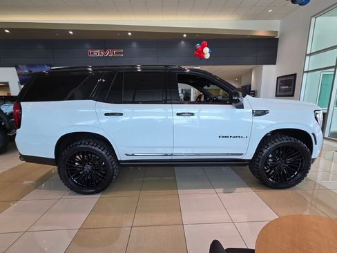 New 2026 GMC Yukon Denali Ultimate AWD/4WD image 8