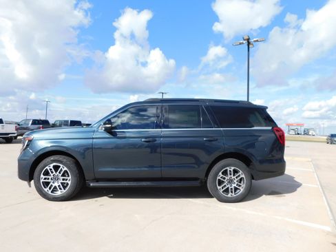 New 2025 Ford Expedition Active image 4