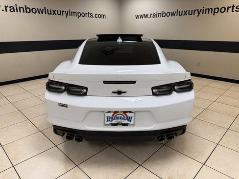 Used 2021 Chevrolet Camaro LT w/ Technology Package image 5