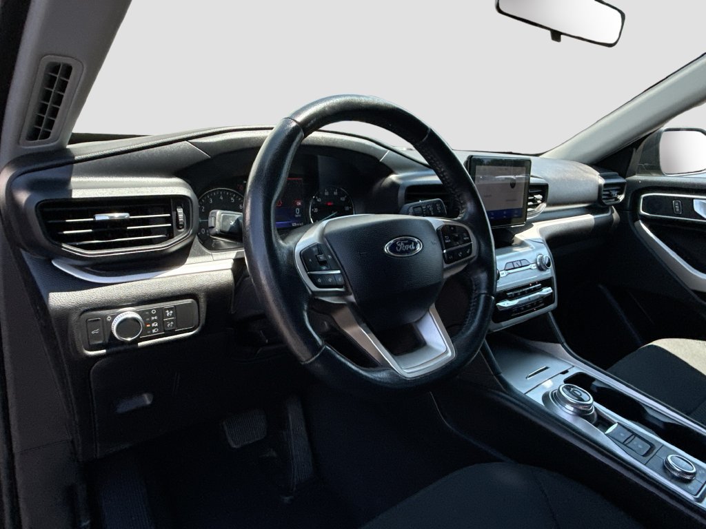 Used 2022 Ford Explorer XLT AWD/4WD image 9