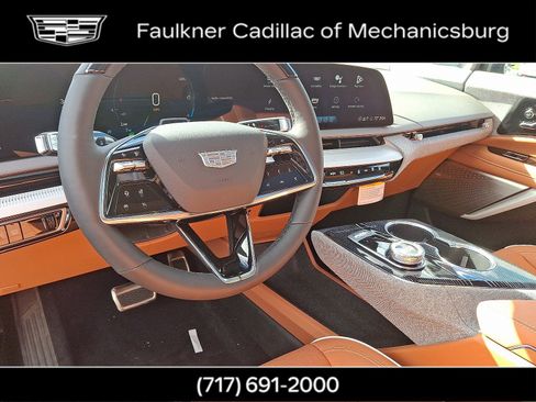 New 2025 Cadillac Optiq Luxury 2 image 15