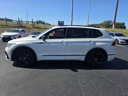 Used 2023 Volkswagen Tiguan SE R-Line image 8