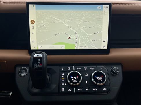 Used 2023 Land Rover Defender 110 image 35