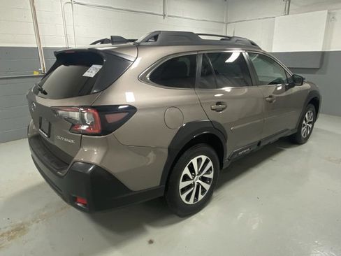 Used 2023 Subaru Outback Premium image 3