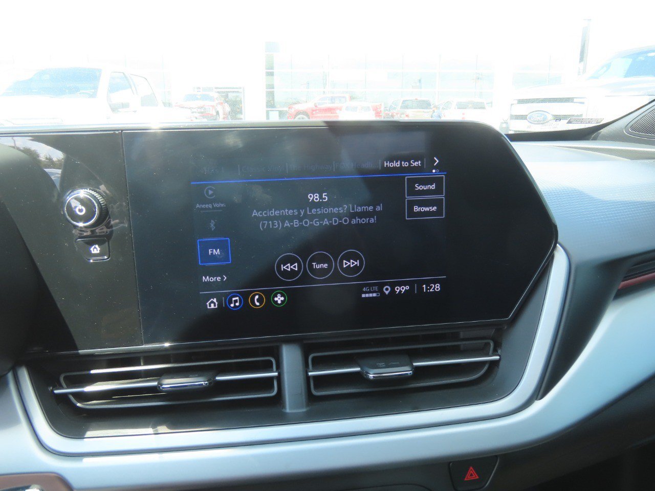 Used 2025 Chevrolet Trax RS w/ Sunroof Package FWD image 29