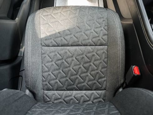 Used 2025 Nissan Kicks SV AWD/4WD image 37