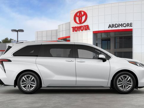 New 2025 Toyota Sienna Limited image 32