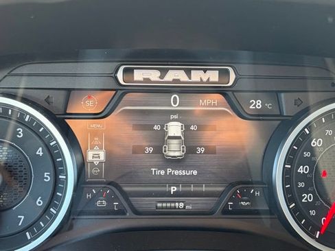 New 2026 RAM 1500 Express AWD/4WD image 18