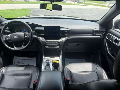 Used 2020 Ford Explorer XLT w/ Equipment Group 202A AWD/4WD image 24