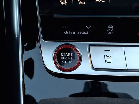 Used 2022 Audi RS Q8 w/ Carbon Optic Package image 31