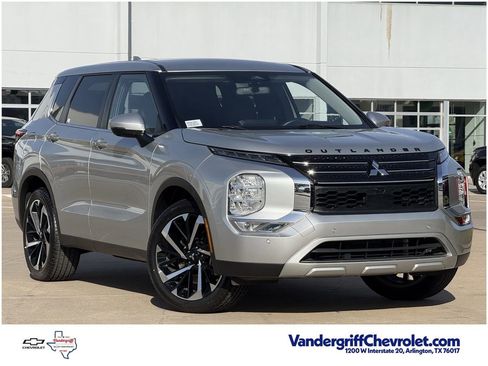 Used 2023 Mitsubishi Outlander SE image 1