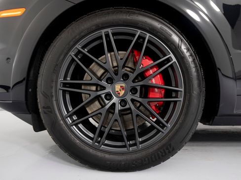 Certified 2025 Porsche Cayenne GTS AWD/4WD image 15