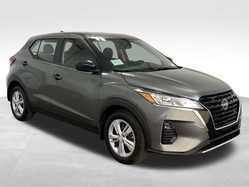 New 2025 Nissan Kicks Play S image 1