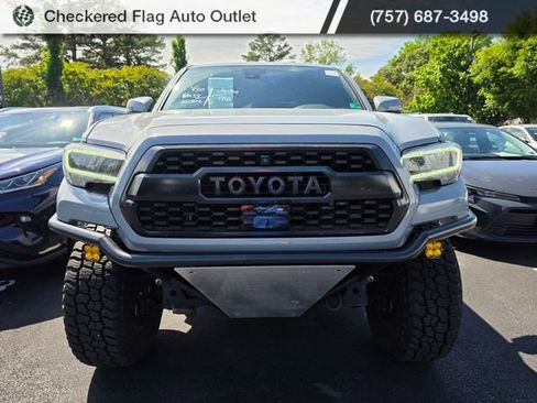 Used 2021 Toyota Tacoma TRD Off-Road w/ TRD Premium Off Road Package AWD/4WD image 2