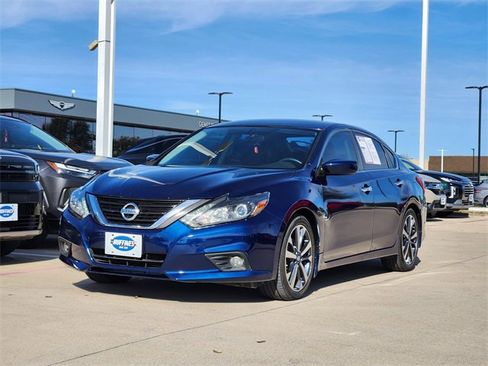 Used 2017 Nissan Altima 2.5 SR w/ LED Appearance Package image 2