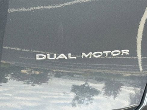 Used 2022 Tesla Model Y Long Range image 35