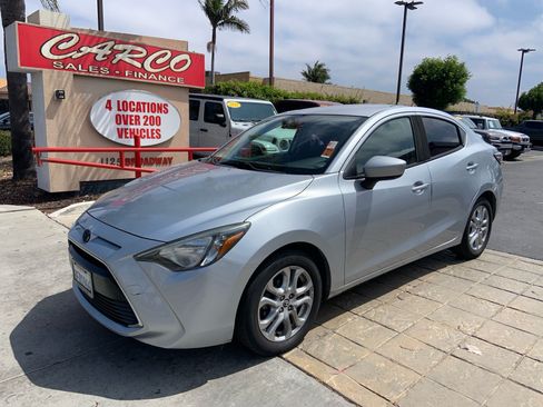Used 2018 Toyota Yaris iA FWD image 3