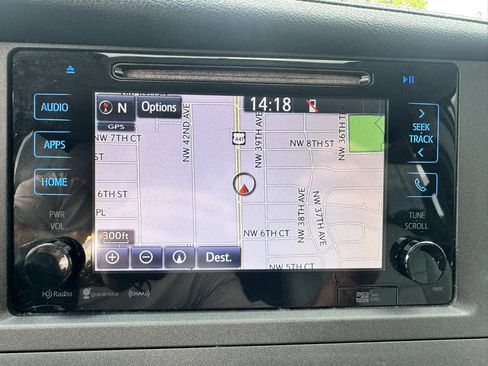 Used 2017 Toyota Sienna XLE w/ XLE Navigation Package FWD image 34