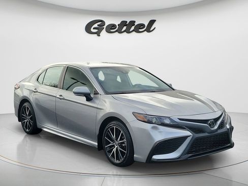 Used 2023 Toyota Camry SE image 2