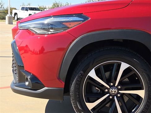 Used 2024 Toyota Corolla Cross XSE image 5