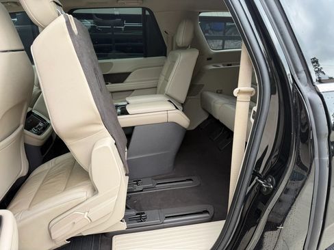 Used 2018 Lincoln Navigator L Reserve w/ Technology Package AWD/4WD image 39