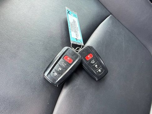 Used 2019 Toyota RAV4 Limited FWD image 22