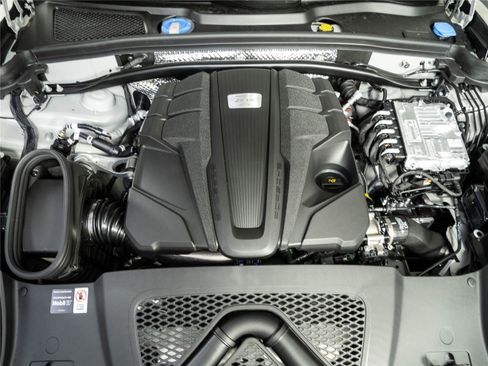 New 2026 Porsche Macan GTS AWD/4WD image 35