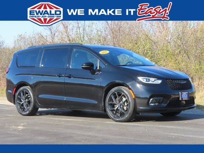 Certified 2025 Chrysler Pacifica Limited