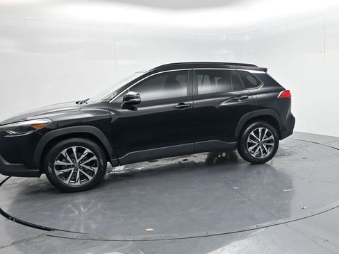 Used 2022 Toyota Corolla Cross XLE w/ Convenience Package image 4