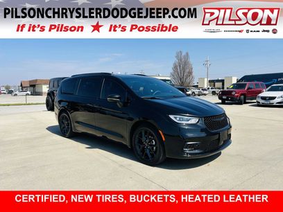 Used 2023 Chrysler Pacifica Touring-L w/ S Appearance Package