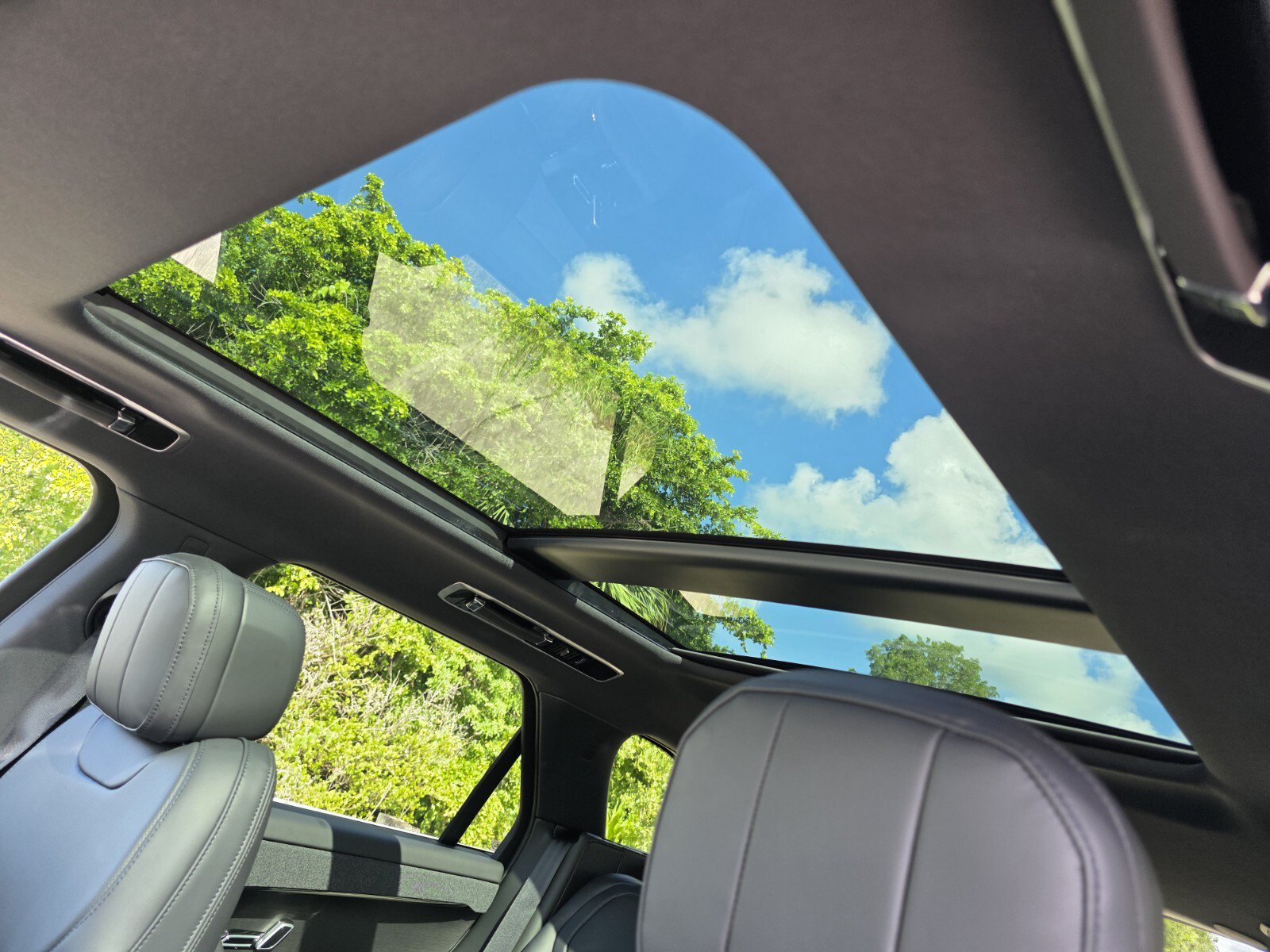 New 2026 Land Rover Range Rover Sport Dynamic SE AWD/4WD image 12