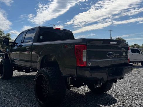 Used 2017 Ford F250 Lariat w/ Lariat Value Package AWD/4WD image 5